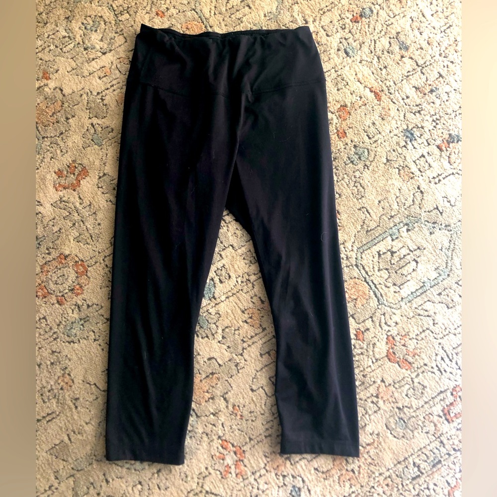 Black workout leggings capris
